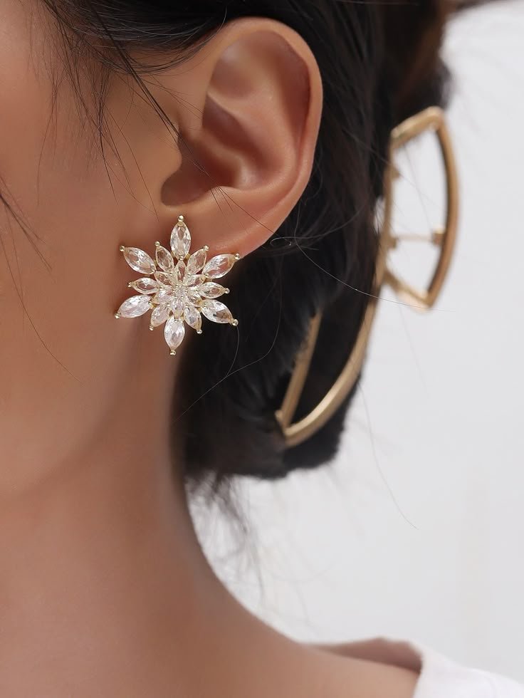 Rhinestone Design Stud Earrings