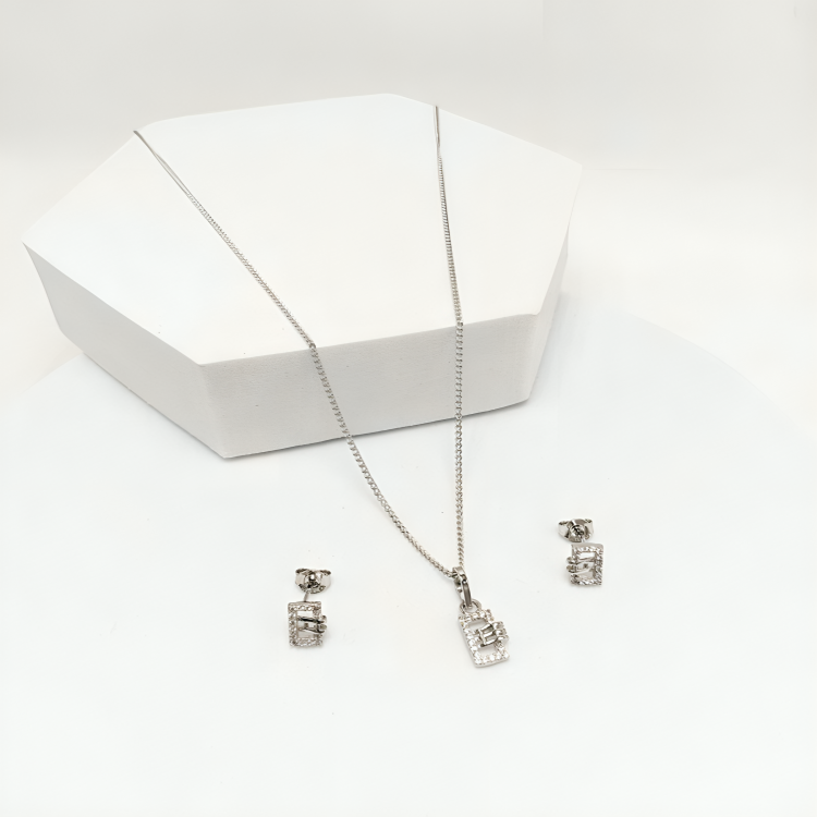 Elegant Sterling Silver Chain Pendant Set – 925